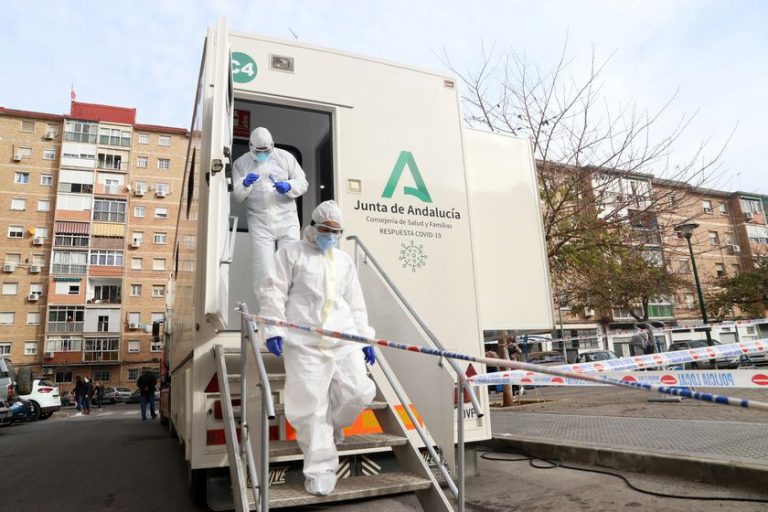 Andalucía suma casi 4.500 casos y 23 muertes, la mayor cifra desde mayo