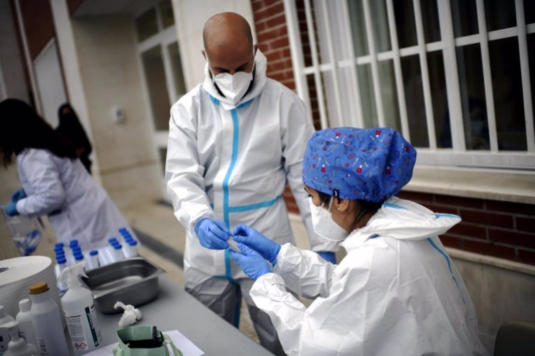 Andalucía baja su tasa hasta 586 y suma 3.655 casos y 15 muertes