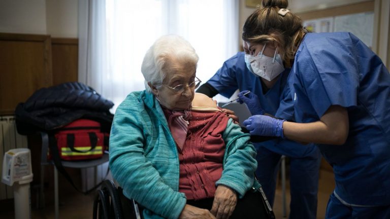 Aumentan a 119 los usuarios de residencias con COVID, tras un brote en Las Gándaras