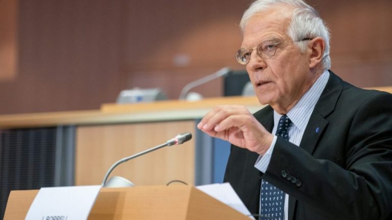 Borrell: La UE no puede dejar que China y Rusia controlen la situación en Afganistán