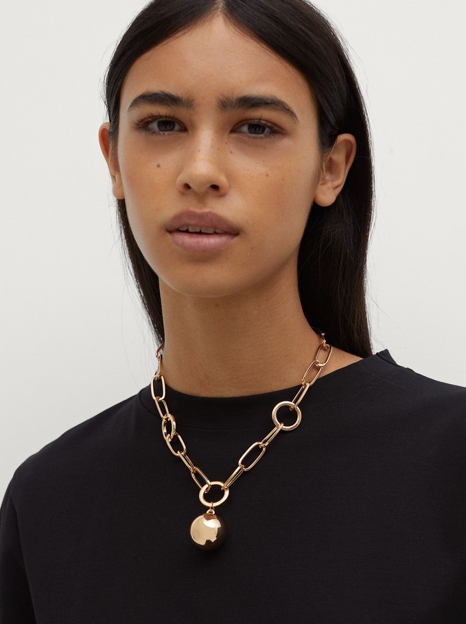 Collar Corto Con Colgante