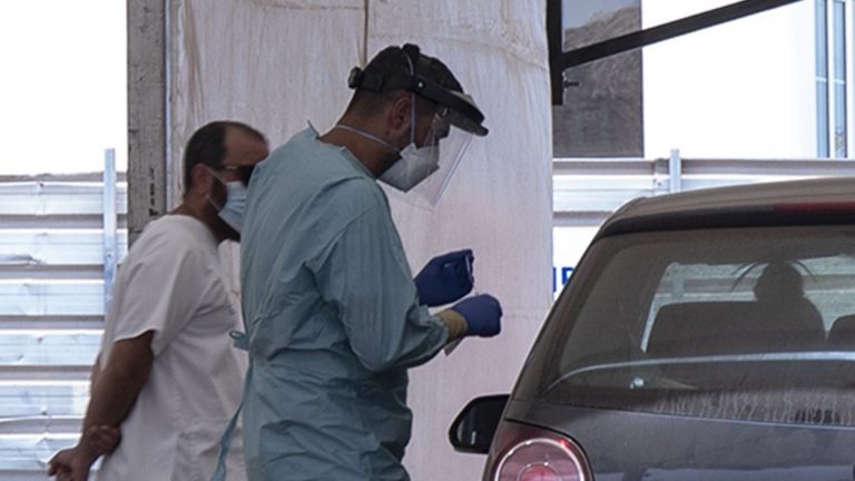 Canarias suma 671 nuevos casos y registra 5 muertes