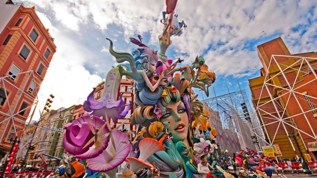 Monumentos Artísticos Dedicados A Las Fallas De Valencia