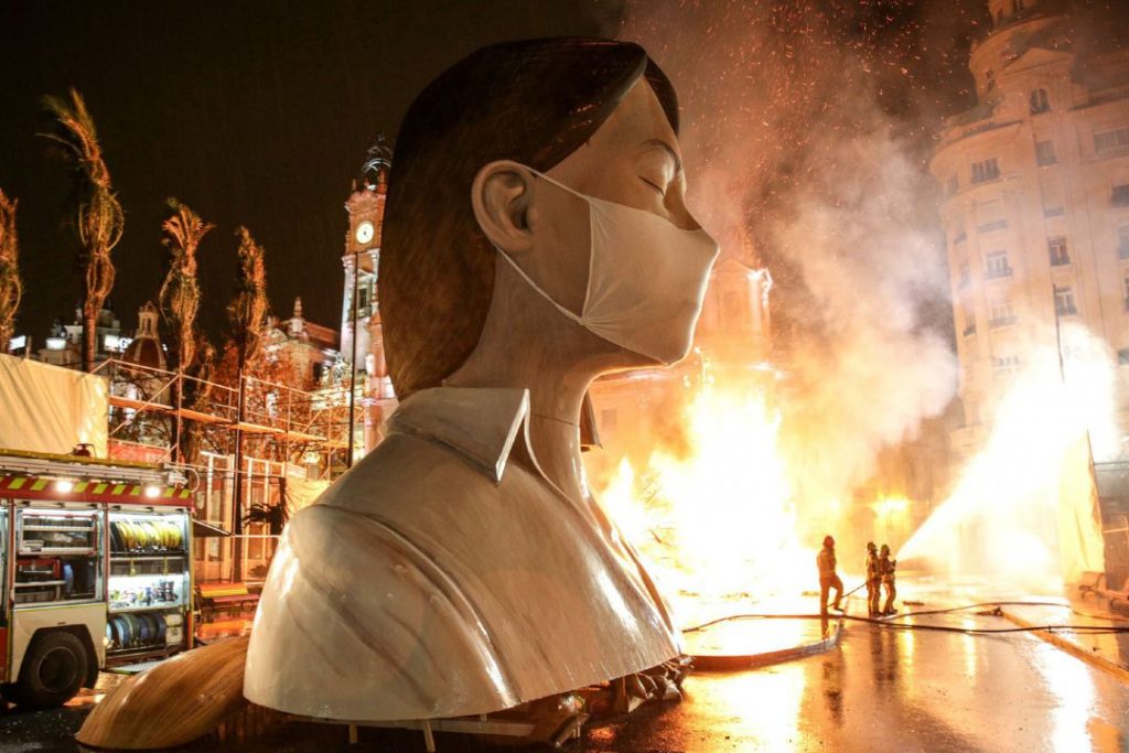Mira Las Fallas De Valencia Desde La Seguridad Y Comodidad De Tu Hogar