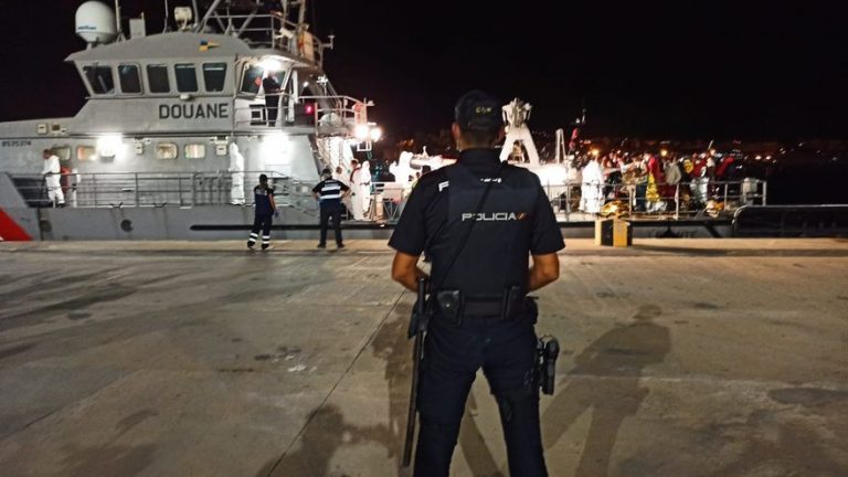 Detienen al patrón de la embarcación que desembarcó a migrantes en Portals Vells