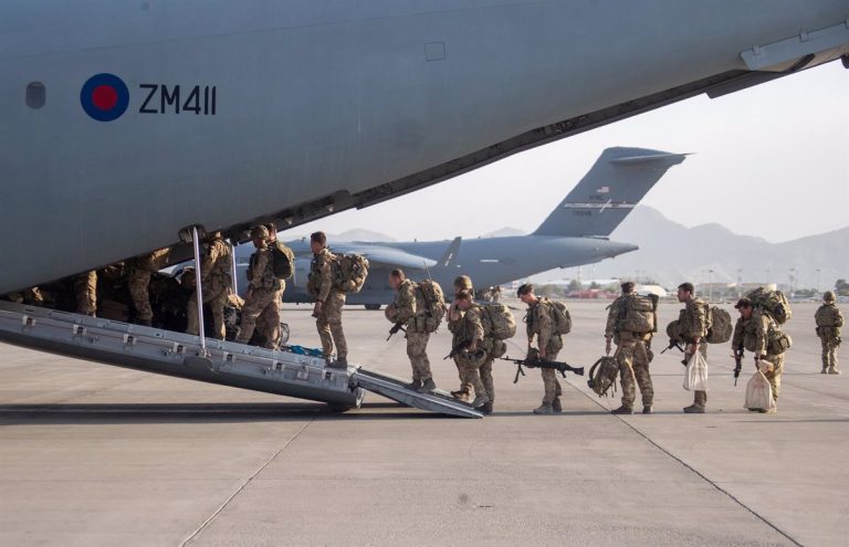 EEUU completa la evacuación de Afganistán poniendo fin a 20 años de presencia militar