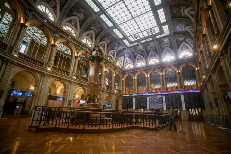 El Ibex 35 registra un alza del 0,46% en la media sesión