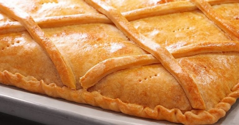Empanada: cómo rellenarla de atún con tomate y cocinarla en 20 minutos