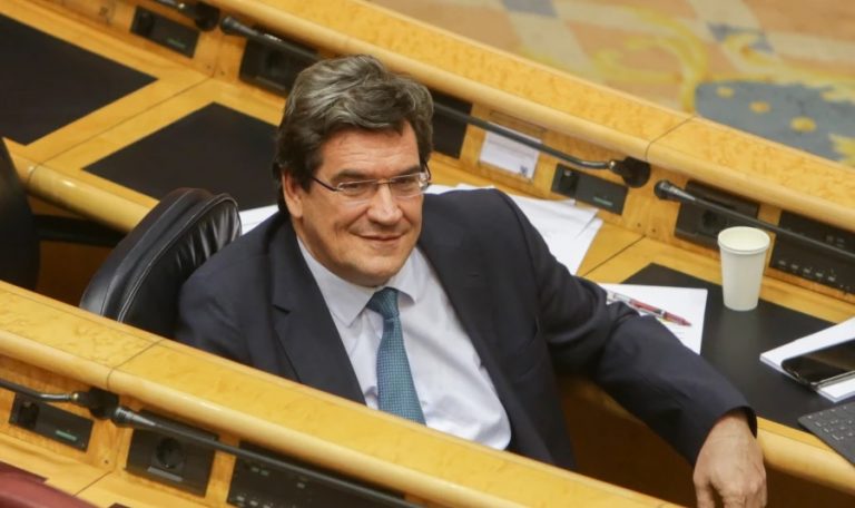 Escrivá reconoce a Igea que el arraigo laboral es «clave» para la integración de inmigrantes en el medio rural