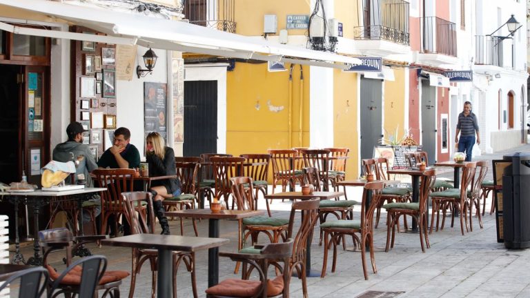 Formentera también deberá cerrar la restauración a las 01:00 horas