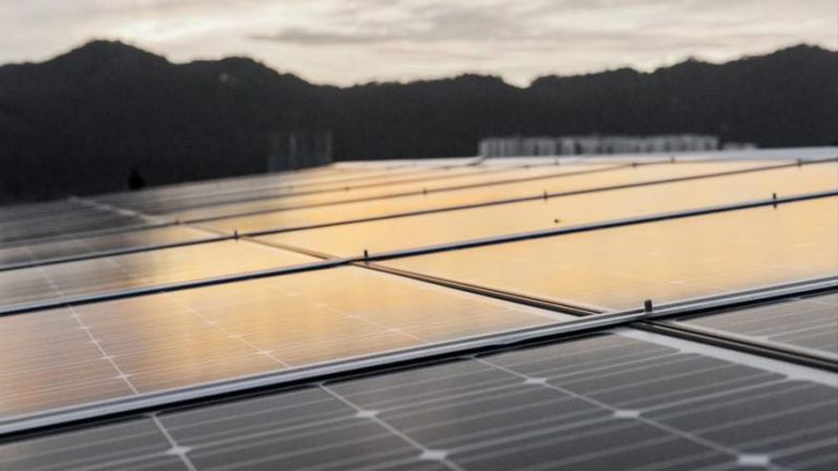HiperDino y Endesa ponen en funcionamiento una instalación de autoconsumo fotovoltaico en Telde