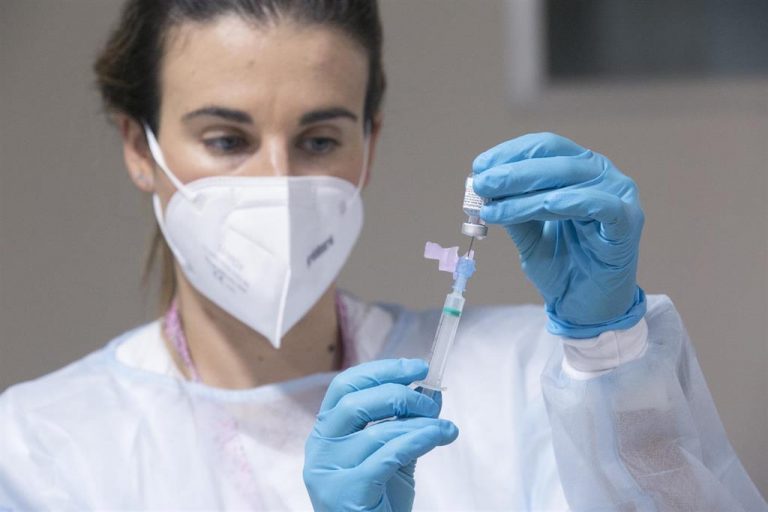 Junta andaluza medicaliza una residencia de Almería tras registrarse 42 casos de covid