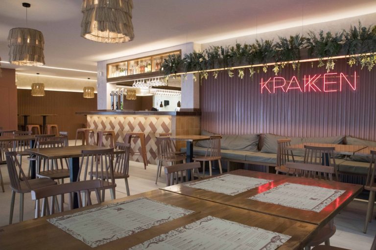 Kraken, cocina de fondo abierta al mundo en primera línea de playa