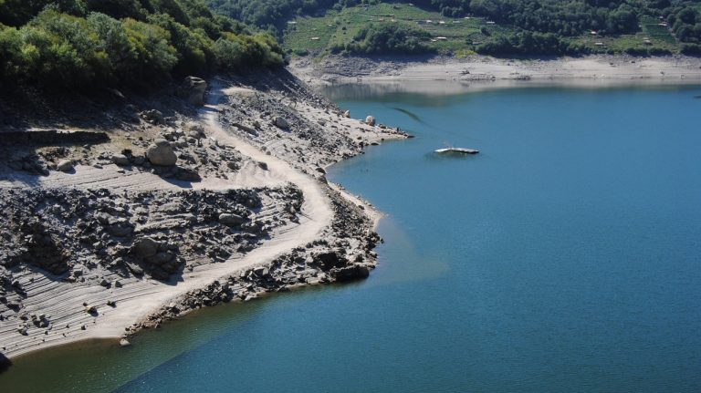 La Federación Gallega de Pesca pide explicaciones a la CHMS por la bajada de nivel de sus embalses