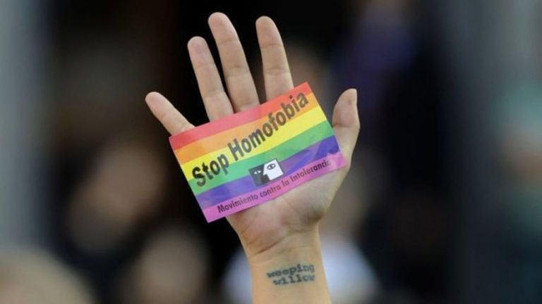 La Petrer condena el ataque homófobo a un menor