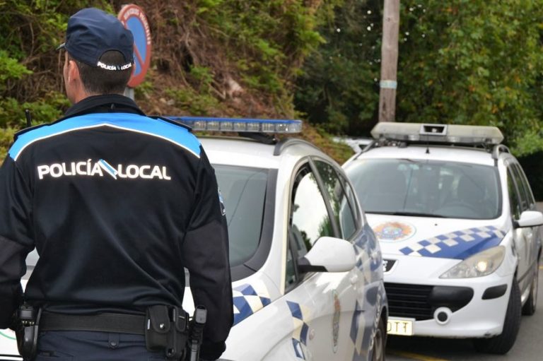 La Policía Local de Lugo rescata a un bebé encerrado en un vehículo con las llaves dentro
