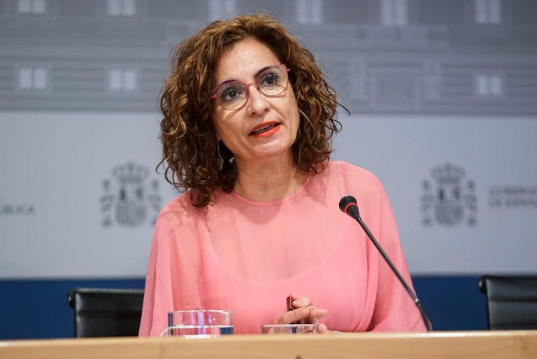 Montero «no prevé elementos distorsionantes» con el Presupuesto 2022
