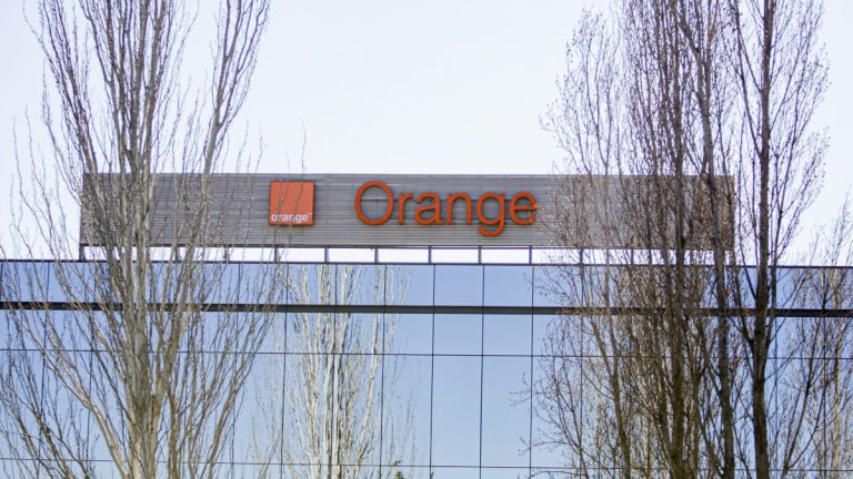 Orange y los sindicatos cierran el acta del ERE y ya se han producido unas 70 salidas