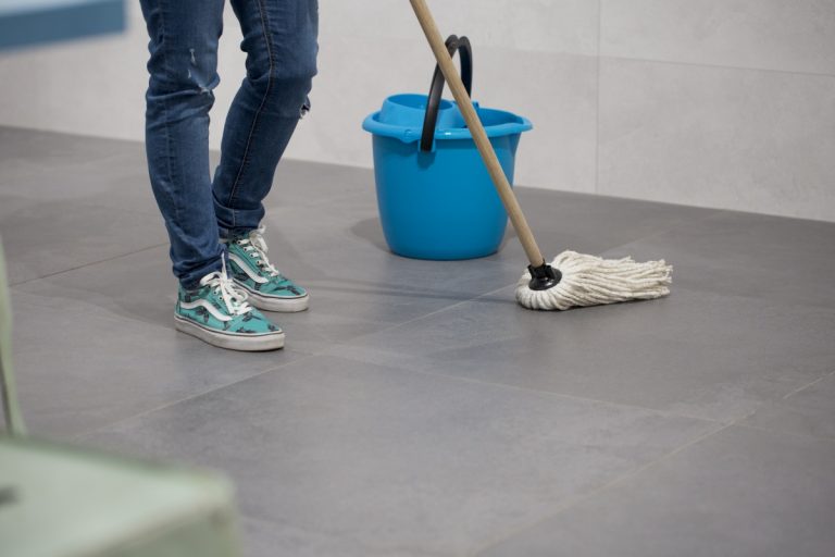 Cómo limpiar el suelo porcelánico