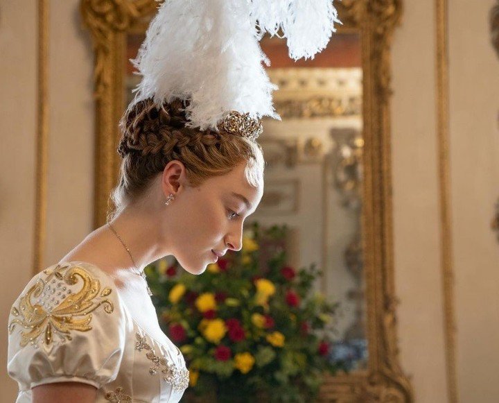 Phoebe Dynevor Competirá Contra Netflix