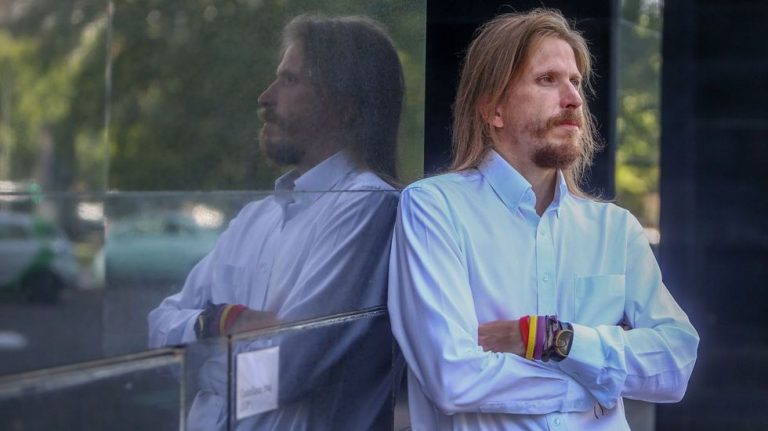 Podemos presume de la actitud ejemplar de Iglesias tras retirarse