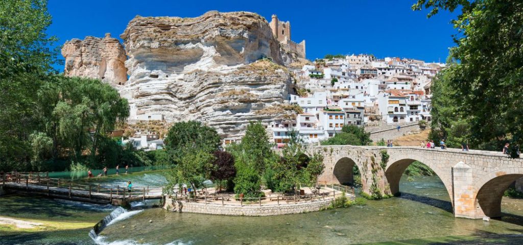 Pueblos mágicos de España que te encantará visitar este verano 9 Alcalá del Júcar en Albacete