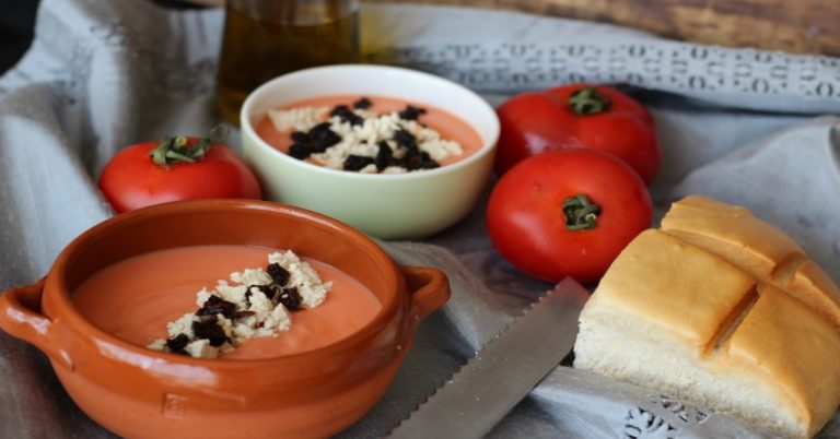 Salmorejo: cómo emulsionarlo para que quede con una textura suave