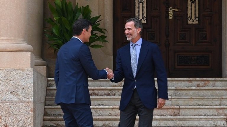 Sánchez traslada al Rey el cambio «afortunadamente a mejor» del país