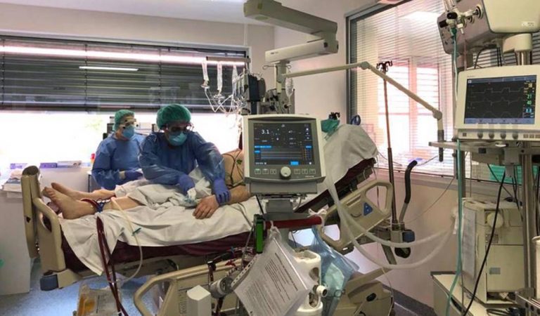 Sanidad espera pico de ocupación en UCI «esta semana»