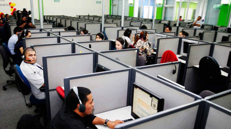 Sindicatos: Casi 400 empleados del ‘contac-center’ de Carrefour están en un «limbo» laboral