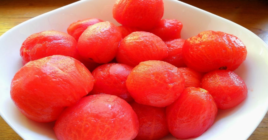 Tomates: trucos para pelarlos en cuestión de segundos