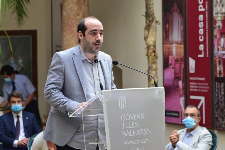 UP afea al PP que sus diputados carguen al Congreso el viaje a un acto de partido en Baleares