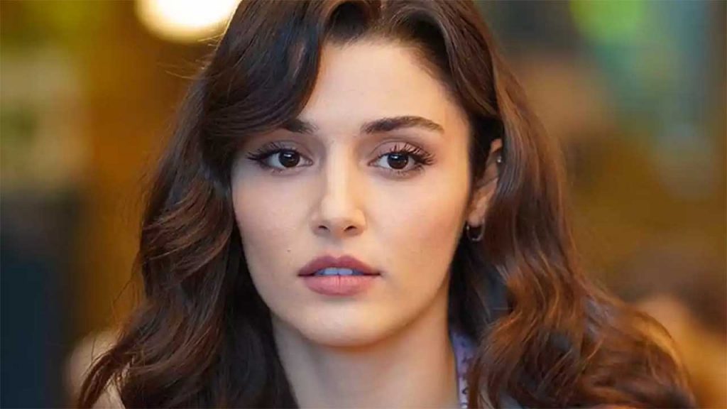 Una Foto De Hande Erçel