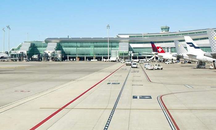 El Gobierno acuerda con la Generalitat ampliar el aeropuerto de Barcelona