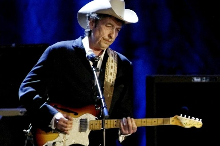 Bob Dylan, acusado de abusar sexualmente de una niña de 12 años en 1965
