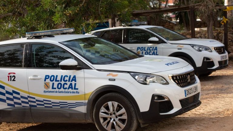 Detenido en Santa Eulària (Ibiza) por golpear a su novia en la piscina de un hotel