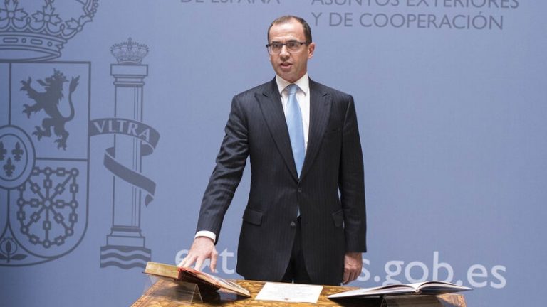Cs pide al Gobierno que no envíe como embajador a Rusia a Villarino mientras esté imputado