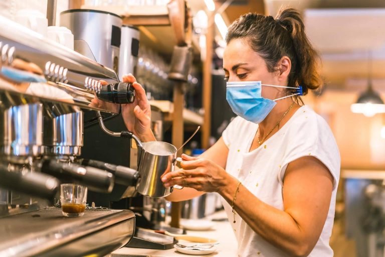 La cafetería Las Palmeras se posiciona como una de las cafeterías de barrio con más éxito de la capital