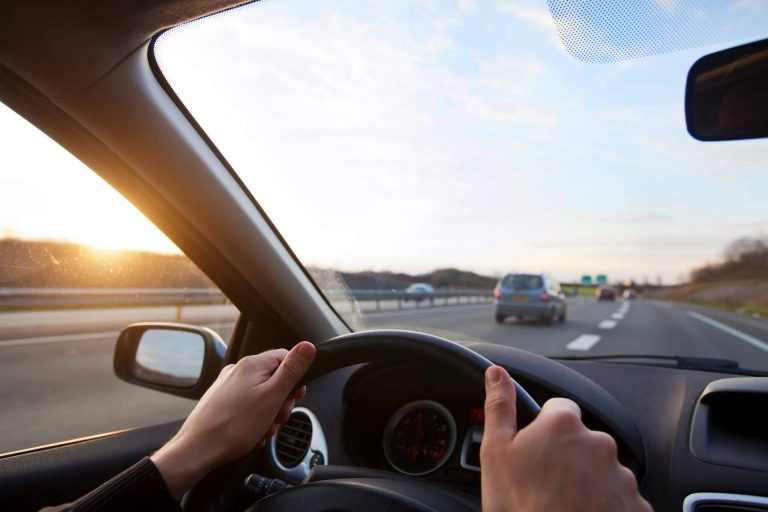 cómo activar la función para que avise de los radares fijos y móviles en carretera, por SF Motor