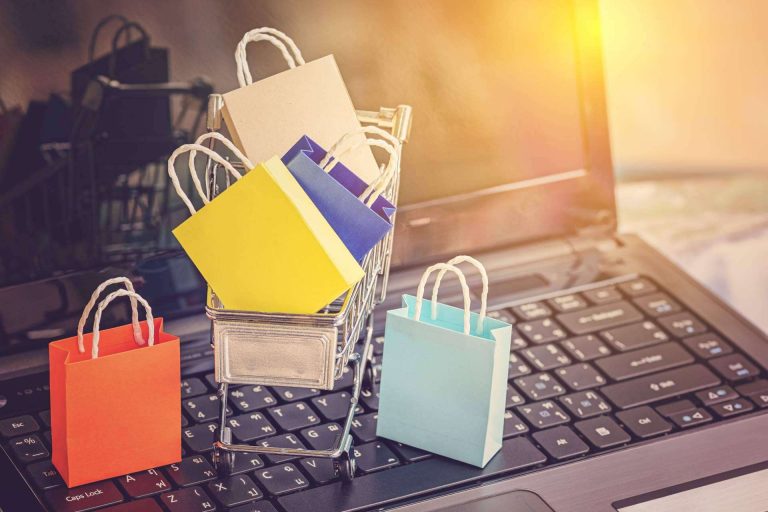 asesora fiscal especializada en normas de IVA sobre el sector e-commerce