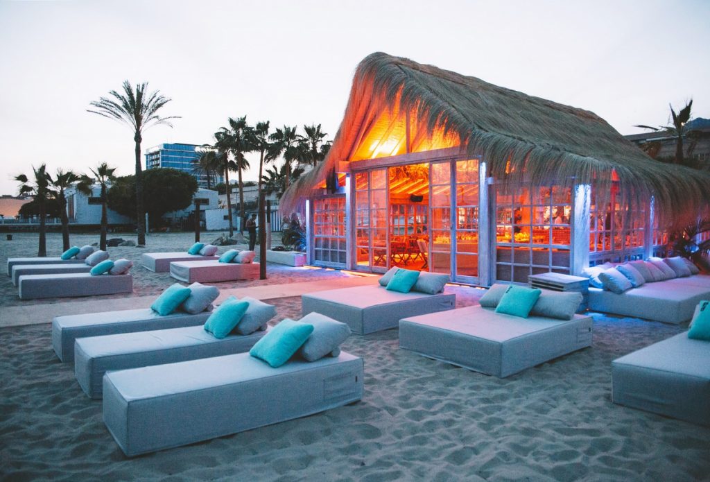 Playa Padre Y Su Beach Club En Málaga