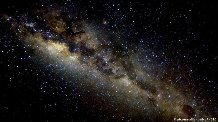 Descubren extrañas nubes de electrones rodeando las galaxias en el cosmos profundo