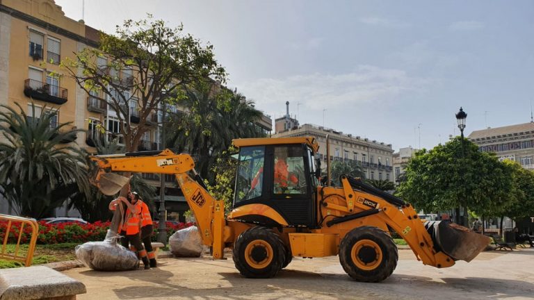 Amplían la excavación de la plaza de la Reina de Valencia tras el hallazgo de restos arqueológicos