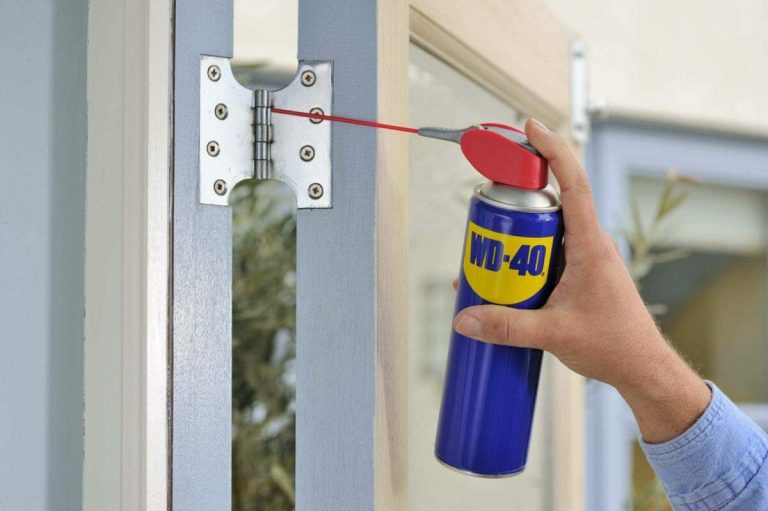 Cómo arreglar una puerta que chirría