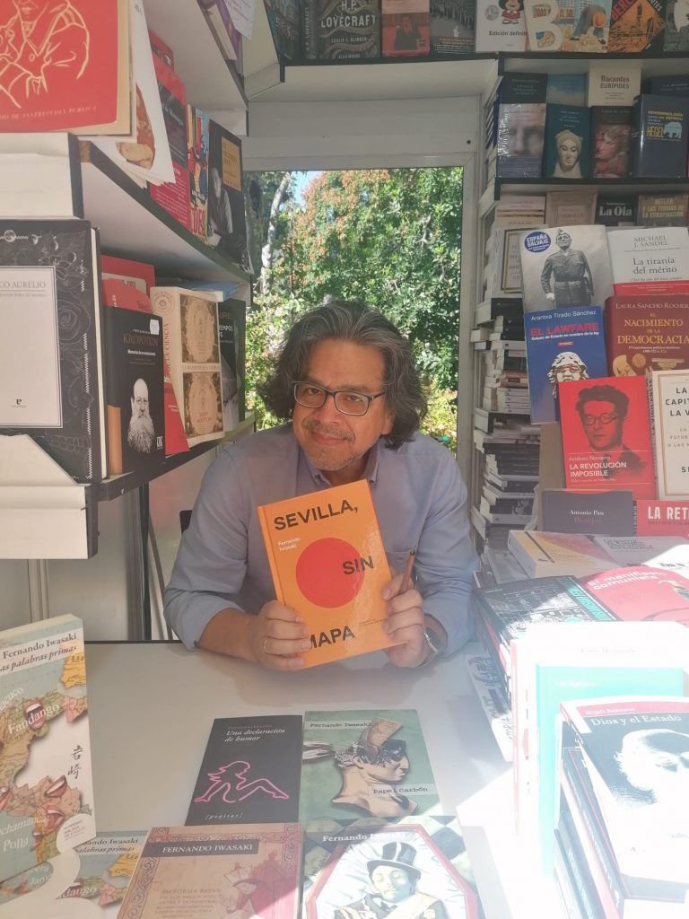 El escritor Fernando Iwasaki publica "Sevilla, sin mapa",  una "nueva cartografía de la capital hispalense"