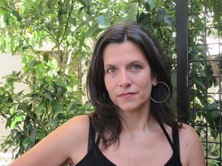 Carlota Gurt debuta en la novela con ‘Sola’: «La soledad no es inocua, te transforma»