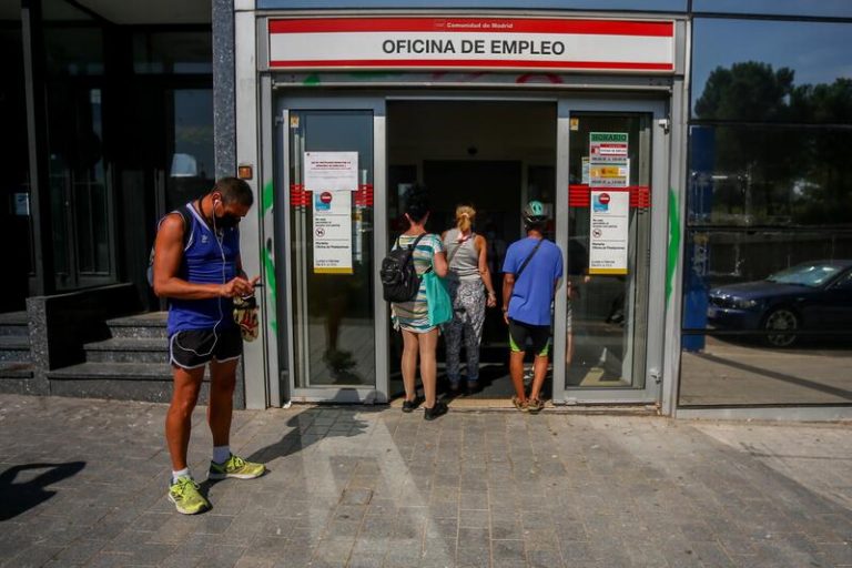 El paro de la eurozona cae al 7,6% en julio, dos décimas menos