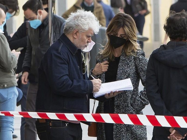 Pedro Almodóvar: «Hasta que no paguemos la deuda con los desaparecidos no podemos cerrar lo ocurrido en la Guerra Civil»