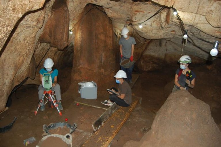 Las excavaciones de Cova del Randero revelan nuevos hallazgos sobre grupos cazadores recolectores