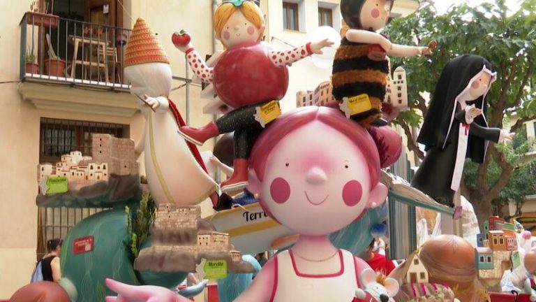 Valencia comienza sus Fallas de 2021 con la ‘plantà’ de las fallas infantiles